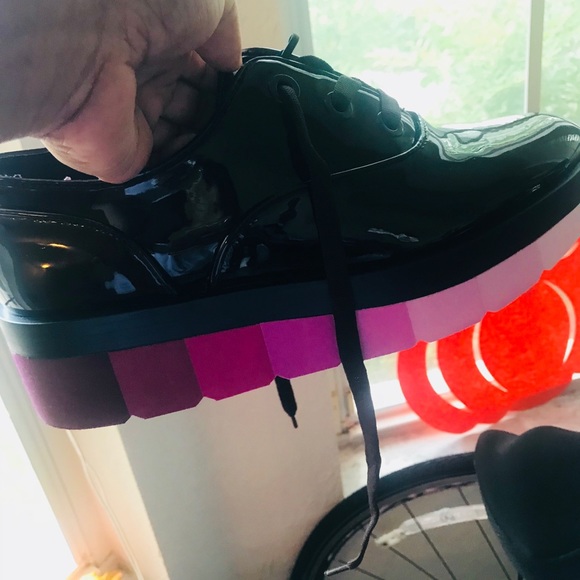 Shoes - Picture 2 of 4